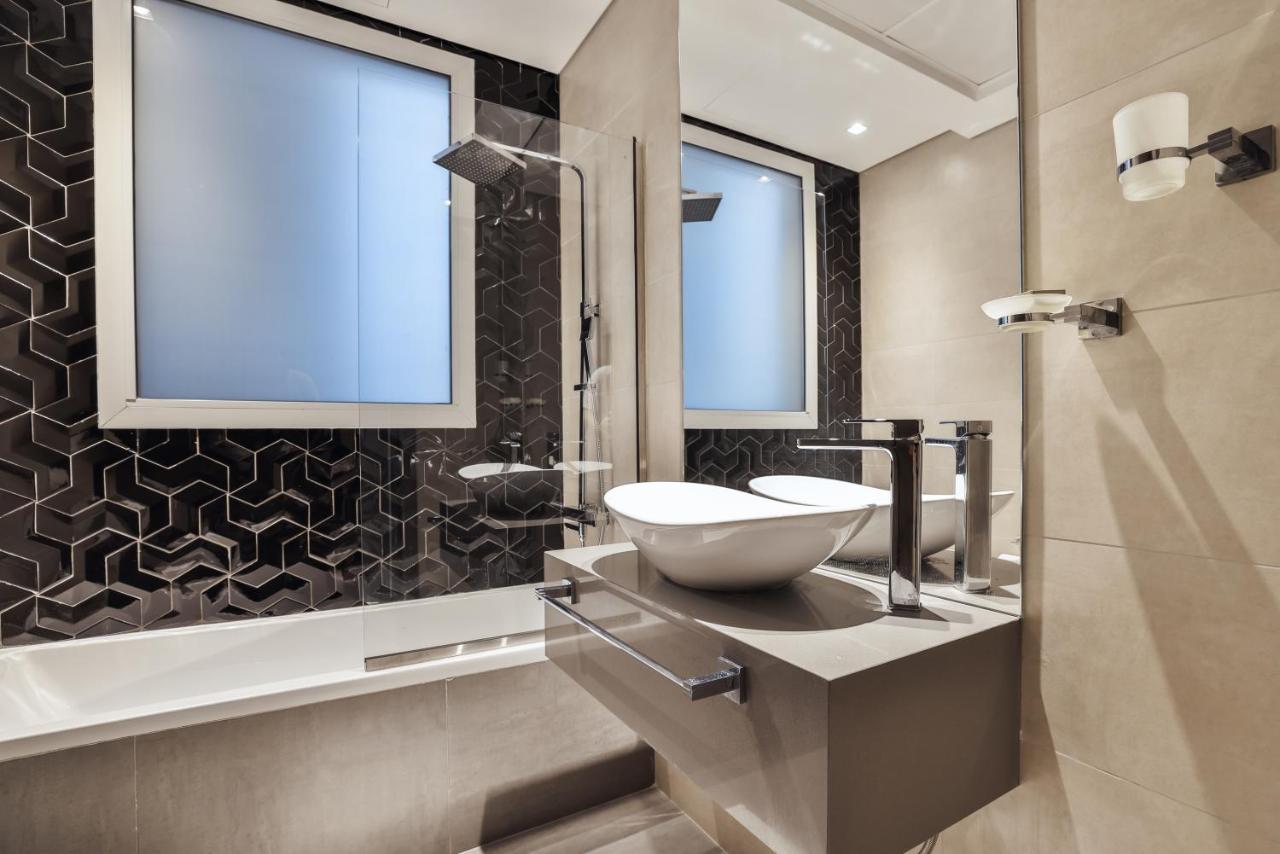 Luxury Apartments Business Bay Gym Pool Parking By Sojo Stay Dubai Exterior photo